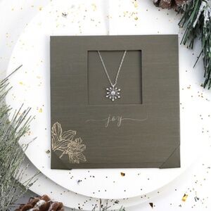 Swarovski Crystal Snowflake Necklace – NWT – 18 Inch Chain – Joy Christmas